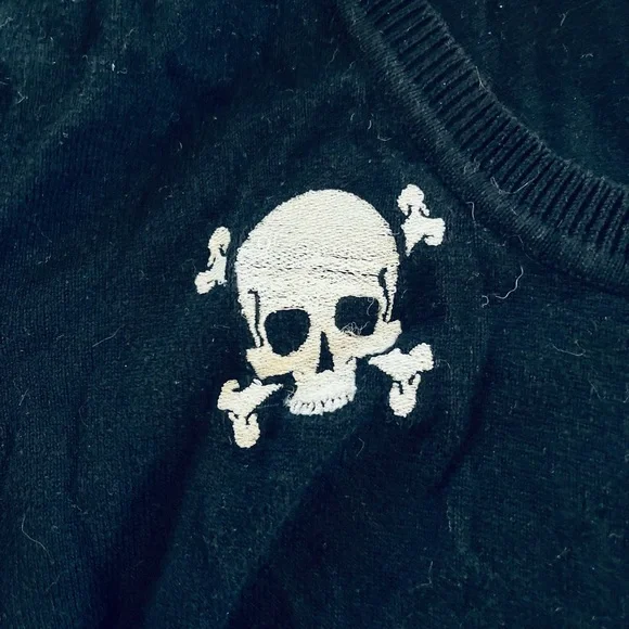 Retro Black Skull Embellished Women's Sweater - Picture 3 of 4